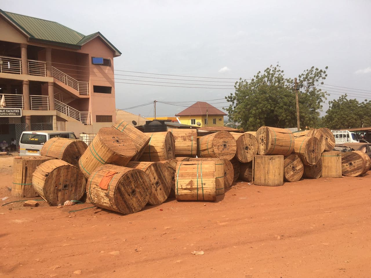 Police grab two suspects in possession of 40 bundles of suspected stolen ECG cables